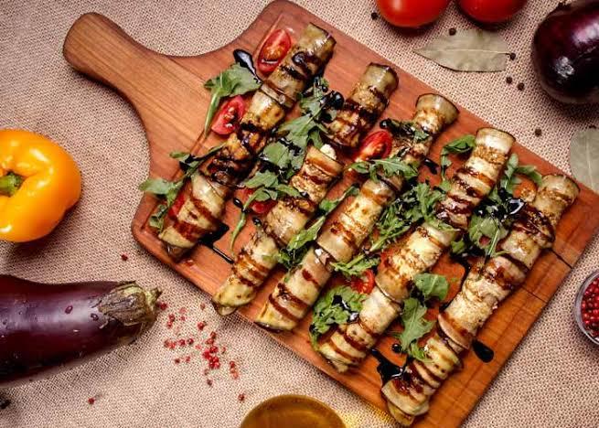 Yemek yapmayı mı seversiniz tatlı yapmayı mı ?