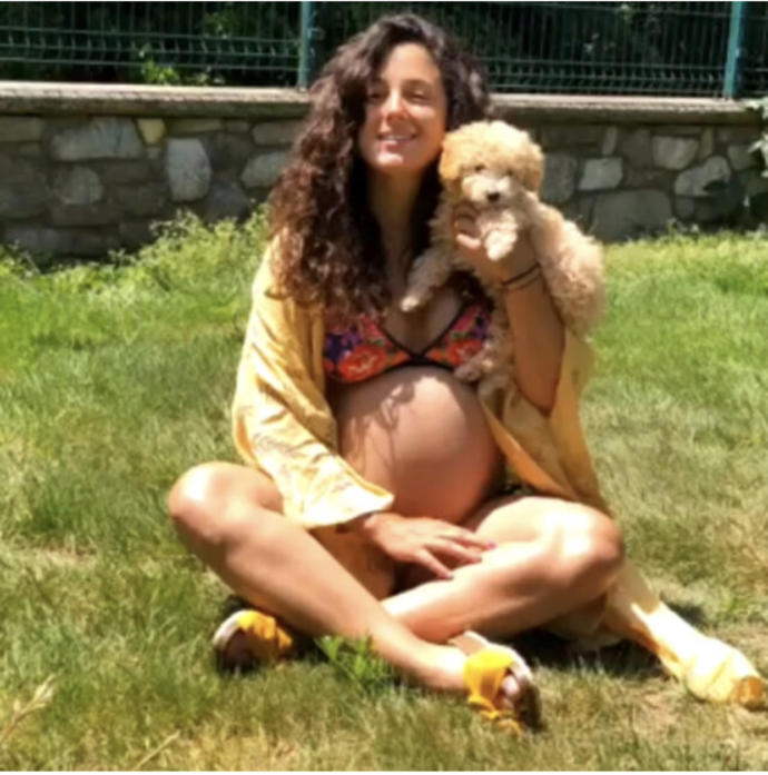9 aylık Cansu Tosundan bikinili poz! Hamile kadınların bikini ile poz vermesi hakkında ne düşünüyorsunuz?