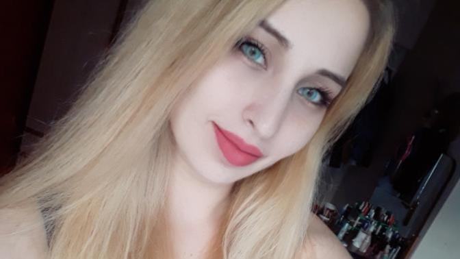 8 yıldır sarı saçlıyım. Sıcak alt tonlu beyaz tenim var ve gözlerim mavi. Saçlarımı siyaha boyasam yakışır mı?