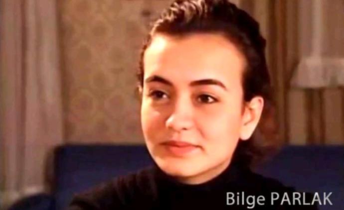 Kaygısızlar dizisinde canlandırdığı hostes dolunay karakteri ile bilinen Bilge Parlak Güzel mi?