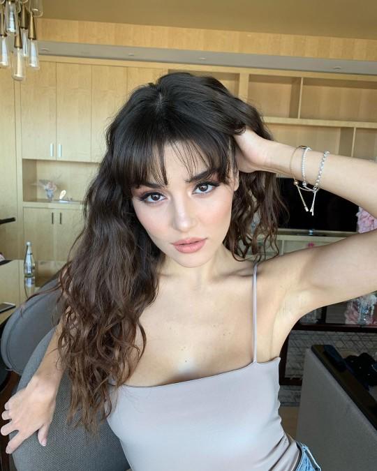 Hande Erçel Selena Gomez e benziyor mu?