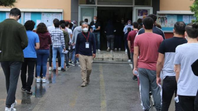 MSÜ sınavında fenalaşan öğrencinin Covid-19 testi pozitif çıktı, salondaki tüm öğrenciler karantinaya alındı! Ne düşünüyorsunuz?