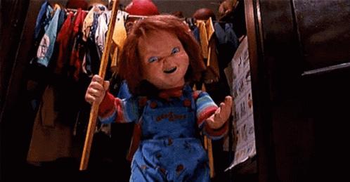 Gece yarısı birden dolaptan Chucky bebek çıksa ne yapardınız?