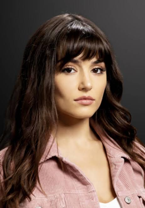 Hande Erçel, Fahriye Evceni ne kadar ezebilir güzelliğiyle?