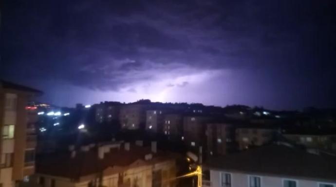 Gök gürültüsünü sever misiniz?