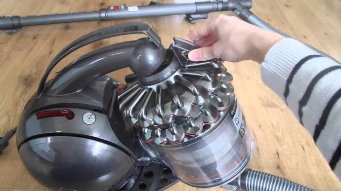 Dyson DC52 Animal Complete kullanan var mı?