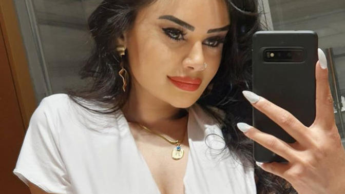 Naz Mila çok güzel değil mi? Türkiye’nin en güzeli belki de?