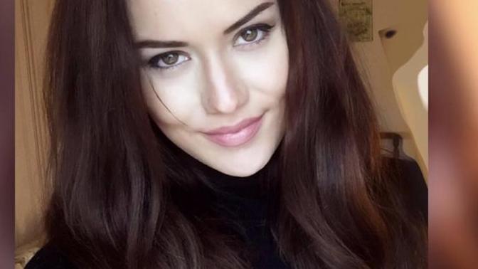 Fahriye Evcen’e kullandığı saç renklerinden en çok yakışan hangisi sizce?