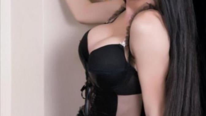 Siyah ojeli kadınları seksi buluyor musunuz?