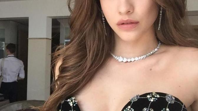 Barbara Palvin mi Taylor Hill mi?