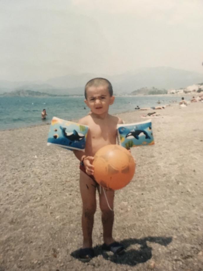 Minnoş ben nasıl ama. Çocukluk hallerinizi paylaşmaya ne dersiniz?