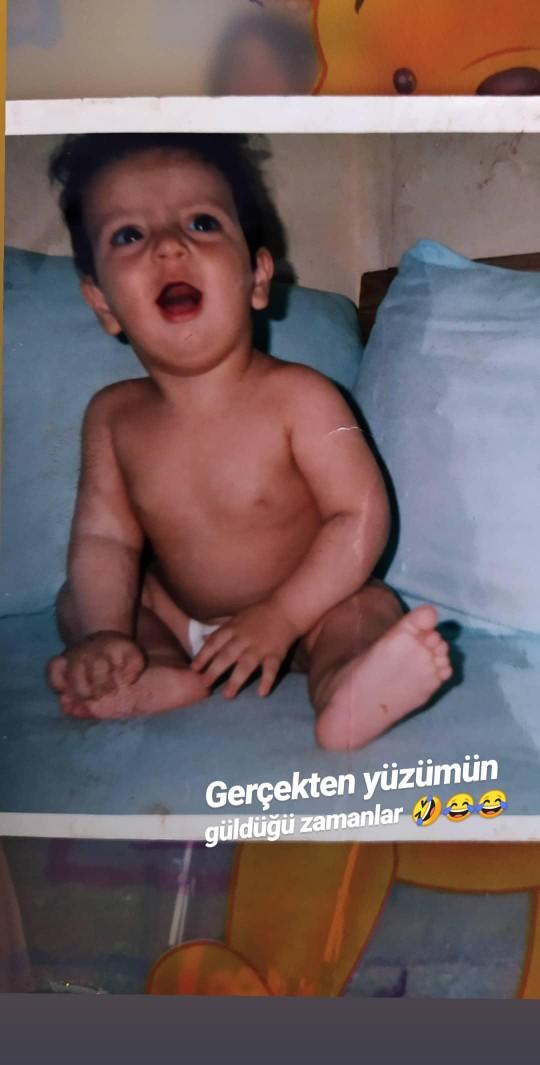 Minnoş ben nasıl ama. Çocukluk hallerinizi paylaşmaya ne dersiniz?