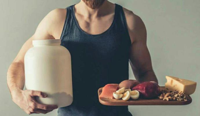 Bir insan yemek yemeden kaç gün yaşar , bu şekilde yaşamak mümkün mü?