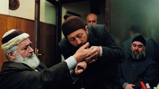 Türkiye’de faaliyet gösteren tüm cemaatler, tarikatlar ve dini vakıflar kapatılmalı mı?