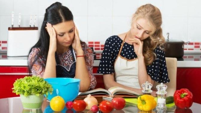 Kızlar hiç yemek yapamayan biri için şipşak hazırlanabilecek yemek tavsiyeleriniz neler?