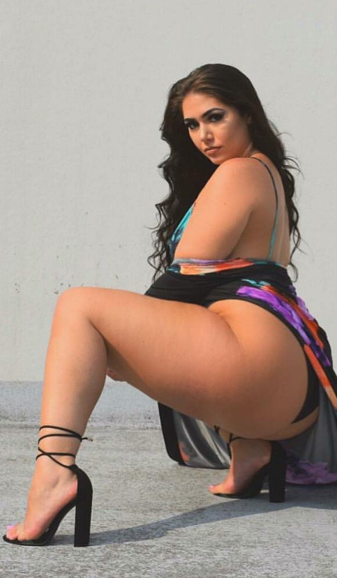 İnce bacak mı yoksa kalın bacak mı daha seksi görünüyor?