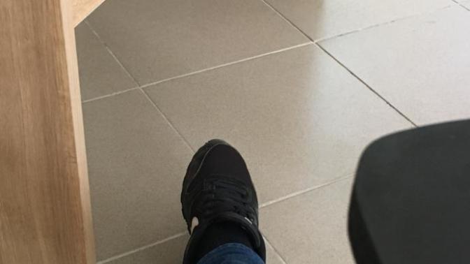 Yayılarak oturmak saygısızlık mıdır?
