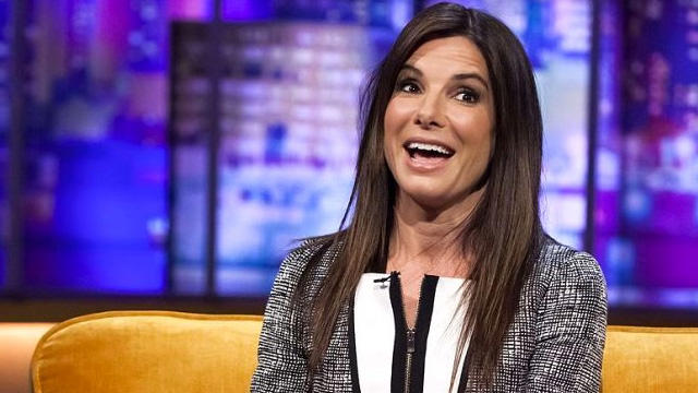 Sandra Bullock genç kalmak için yüzüne çocuk derisi enjekte ettirdiğini söyledi. Güzellik için herşey yapılır mı?