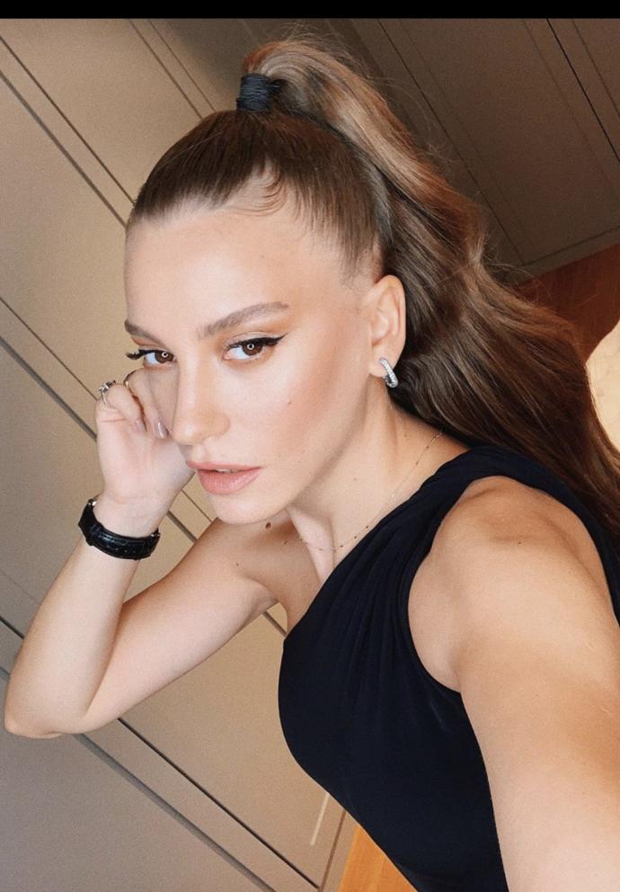 Demet Özdemir mi daha güzel Serenay Sarıkaya mı?