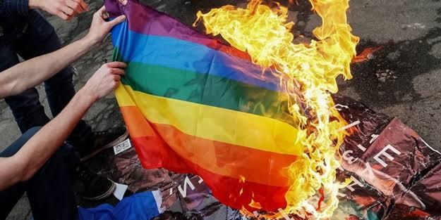 LGBT eylemleri ülkede büyük gerilimlere sebep oluyor! Eylemlere nasıl bir karşılık verirsiniz?