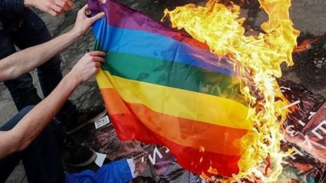 LGBT eylemleri ülkede büyük gerilimlere sebep oluyor! Eylemlere nasıl bir karşılık verirsiniz?