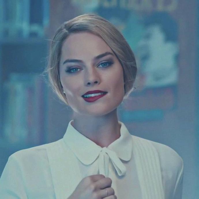 Margot Robbie çok güzel değil mi?
