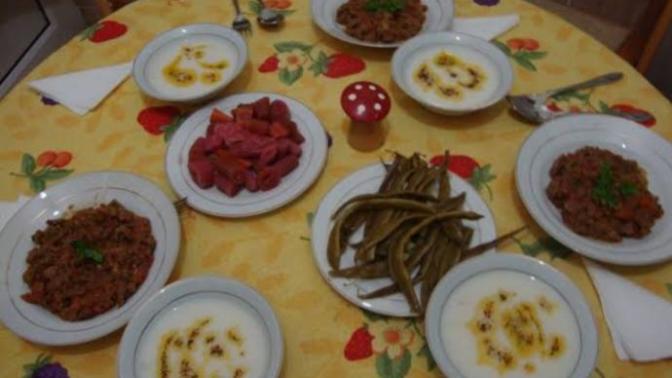Akşam yemeğini saat kaçta yersiniz?
