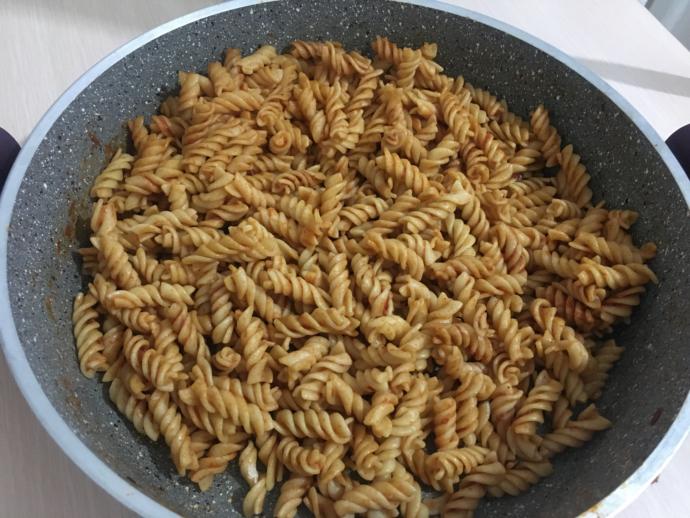 Makarnayla aşk yaşıyorum sizce normal mi?