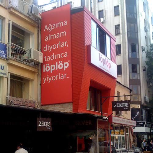 Erkek arkadaşımla birlikte olmak istiyoruz ama bakireyim. Arkadan mı yoksa önden mi daha çok acıtır?