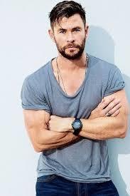 Chris Hemsworth mu? Brad Pitt mi?