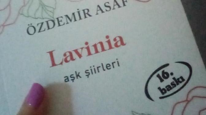 Lavinia şiiri okuyan?