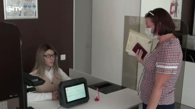 "Robot memur işbaşında." Rusya'da devlet dairesinde sıkıcı evrak işlerini yapan robot memur işbaşı yaptı. Düşünceleriniz neler?