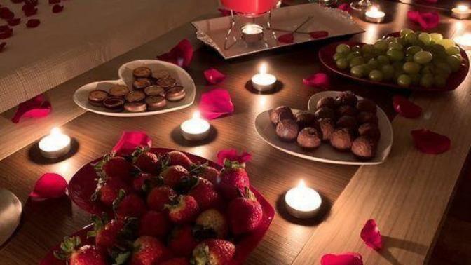 Romantik akşam yemeği sofrasında neler olmalıdır?
