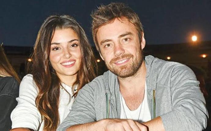 Evlilik haberi beklenirken ayrılık haberi geldi. Hande Erçel ve Murat Dalkılıç çifti ayrıldı. Sizce tekrar bir araya gelirler mi?