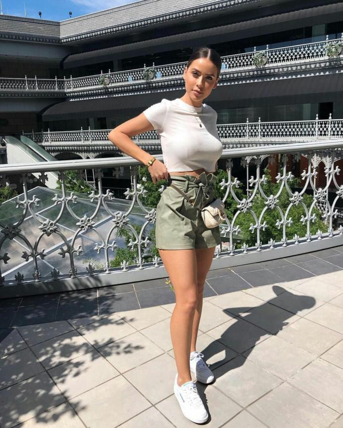 Seksi olmak için illa büyük göğüslere mi, sahip olmak gerekiyor?