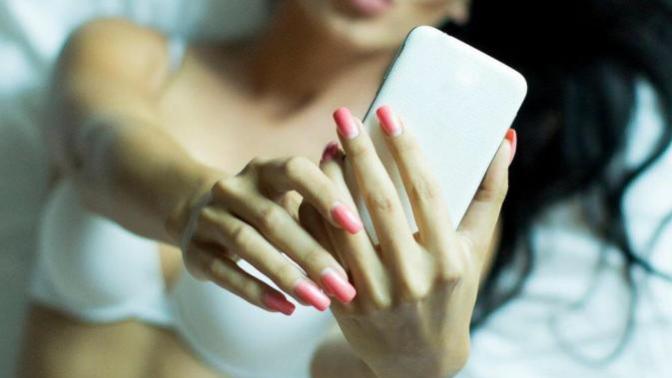 Uzak mesafe ilişkisini kabul eden kişi seksting yapmayı da kabul etmeli midir?
