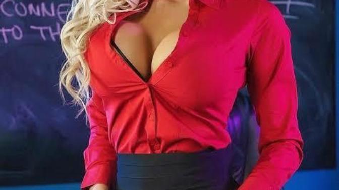 Nicolette Shea Sizce Güzel Mi?