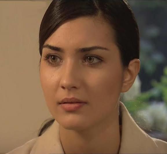 Hande Erçel’in güzelliği bu kadar abartılırken Tuba Büyüküstün neden abartılmıyor?