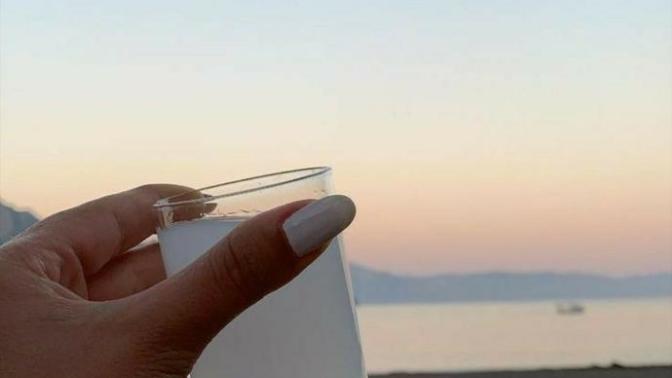 Rakı sofrasında size hangi şarkılar eşlik eder?