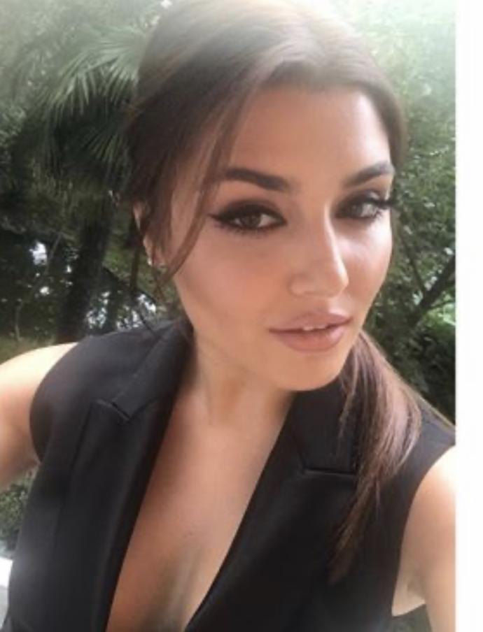 Hande Erçeli Türkan Şoray’a benzetenler var bence alakaları yok benzemiyor sizce benziyor mu?
