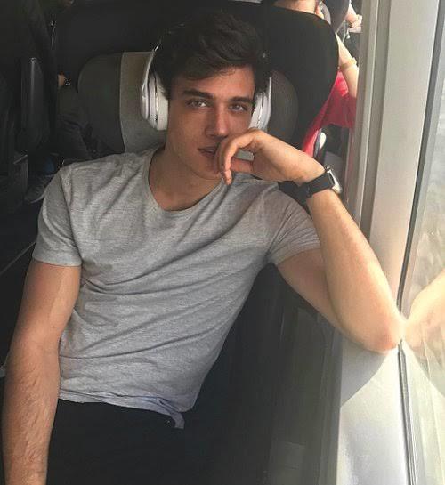 Kız arkadaşınız baby face erkekleri beğense, onun için baby face olur musunuz?