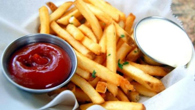 Patates kızartmasının olmaz ise olmazı ketçap mı, mayonez mi?