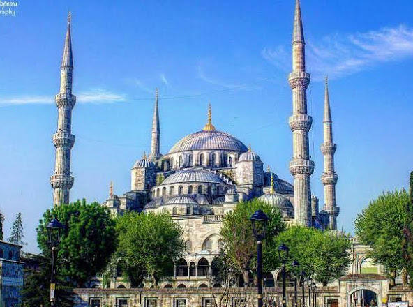Ayasofya’nın camii olması neden bu kadar büyütülüyor?