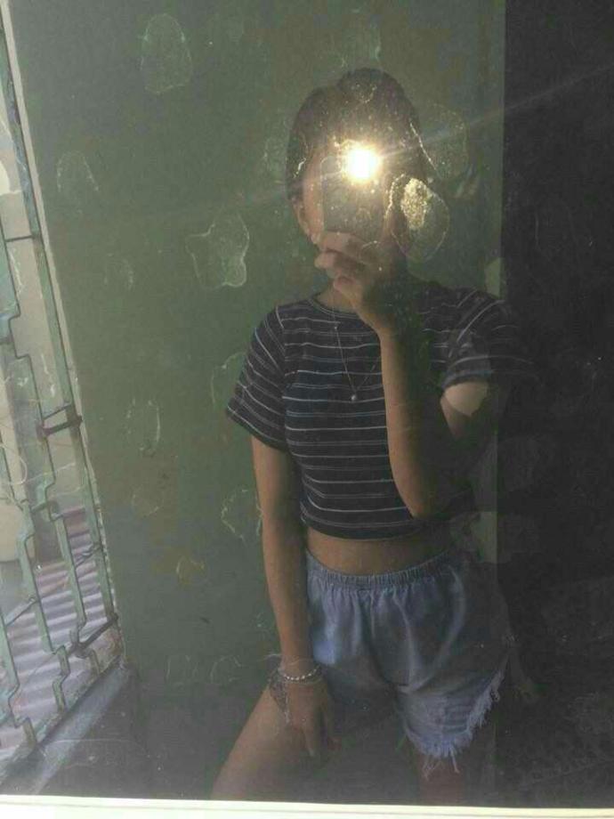 Göbeği açık giyinmek?