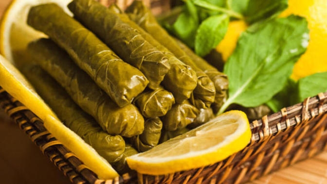 Yaprak sarması içine hangi baharatları koyuyorsunuz?