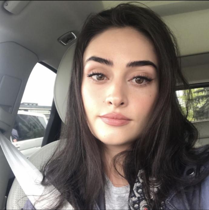Esra Bilgiç Hande Erçelden daha güzel neden Hande Erçel kadar abartılmıyor?