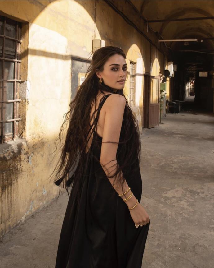 Esra Bilgiç Hande Erçelden daha güzel neden Hande Erçel kadar abartılmıyor?