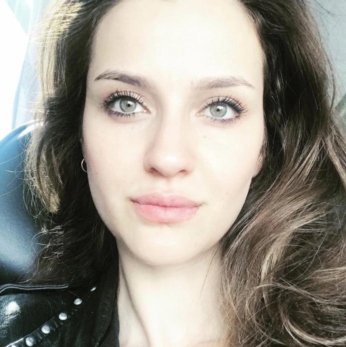 İrem Helvacıoğlu mu daha güzel Hande Erçel mi sizce?