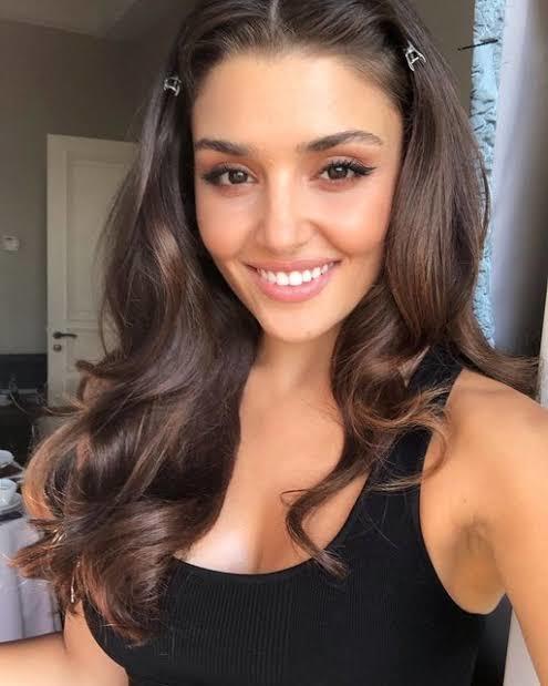 İrem Helvacıoğlu mu daha güzel Hande Erçel mi sizce?