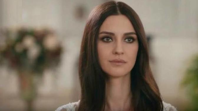 İrem Helvacıoğlu mu daha güzel Hande Erçel mi sizce?